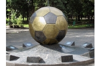 Скульптурная композиция Футбольний мяч